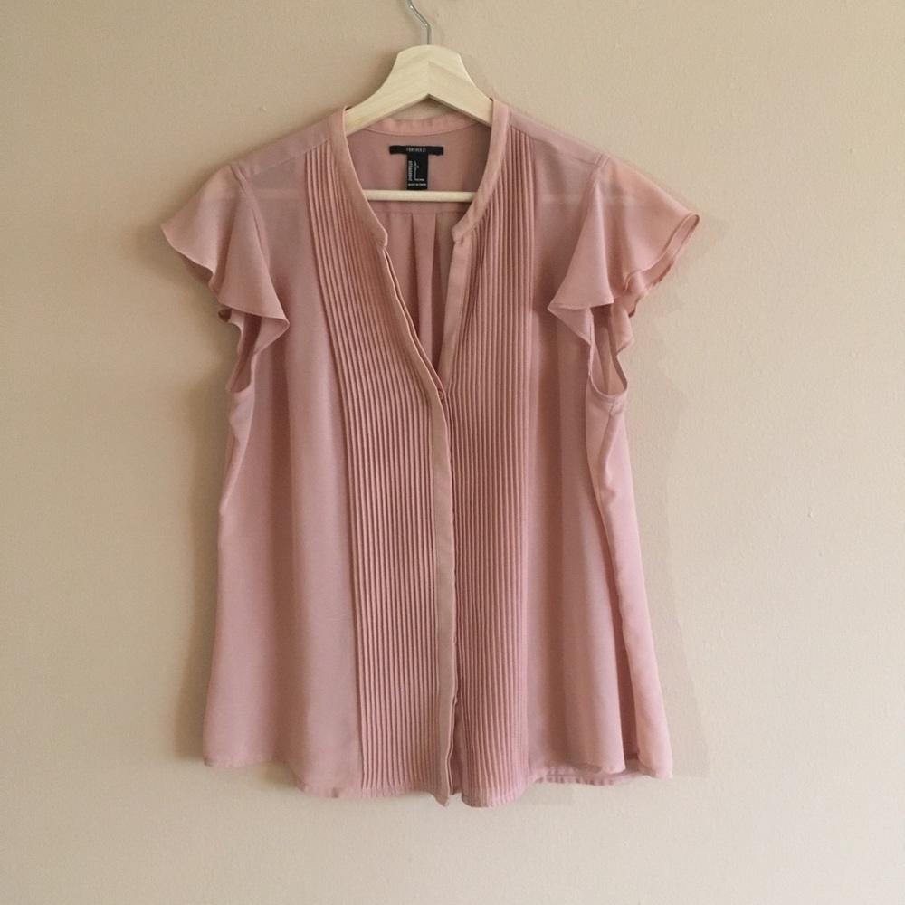 Cute and classy pale pink blouse!